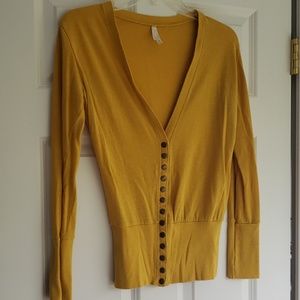 Perfect for the fall! Golden yellow sweater.